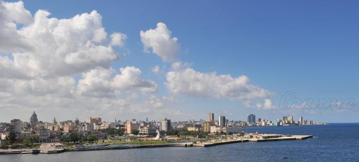 Ambiente de la 23 Feria Internacional del Libro de Cuba 2014 en la Fortaleza de La Cabaña. Ciudad de La Habana