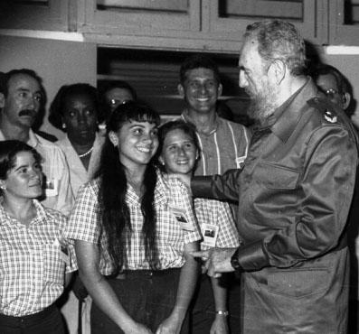 El líder histórico de la Revolución Cubana Fidel Castro Ruz, mantuvo un vínculo permanente con los 
estudiantes. 