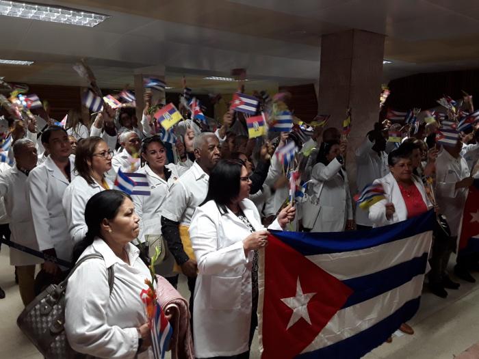 medicos cubanos
