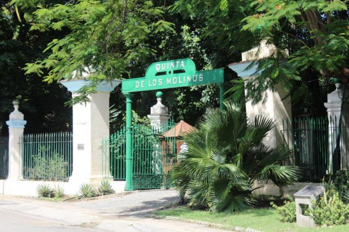 En la Quinta de los Molinos se hallan las cenizas del destacado historiador Carlos Loyola.