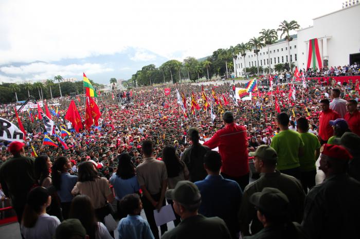 Los jóvenes defendieron la paz, condenaron la violencia en América Latina y  respaldaron los logros alcanzados por el proceso revolucionario en Venezuela. 