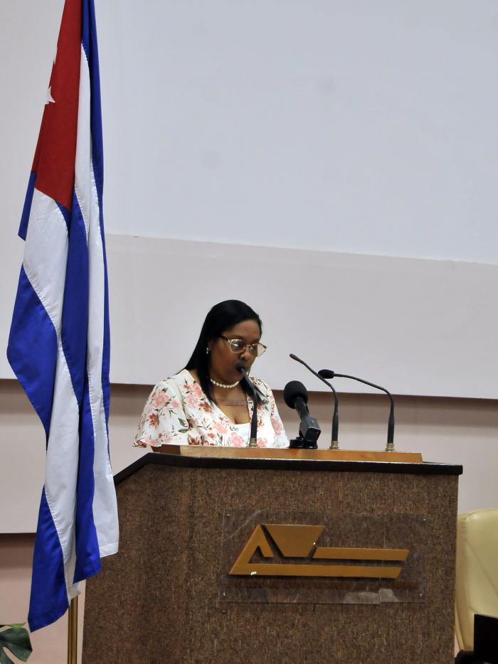 La viceministra de Educación Dania López tuvo a su cargo las palabras de clausura del II Taller Internacional de Secundaria Básica 2019.