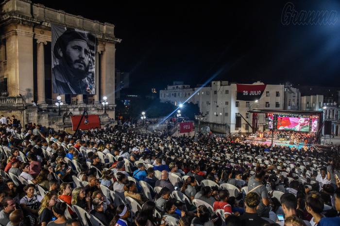 Velada Político - Cultural por el 3er Aniversario de la Desaparición Física del Comandante en Jefe Fidel Castro, en la escalinata de la Universidad de La Habana. Presidio el acto Miguel Díaz-Canel Bermúdez, presidente de la Republica de Cuba