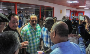 RECIBIMIENTO A MEDICOS CUBANOS