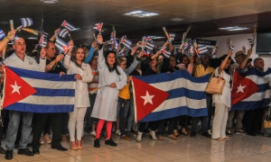 RECIBIMIENTO A MEDICOS CUBANOS