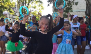 La Zona Activa devino carnaval con atletas de todas las edades. 