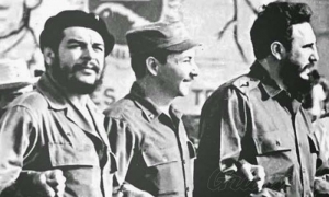 Fidel, junto al Che y Raúl