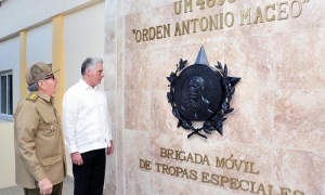 Raul Castro y la Brigada Movil de Tropas Territoriales