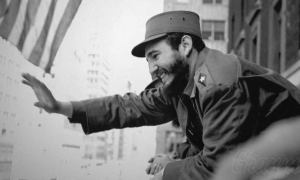 Fidel Castro saludando