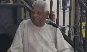 El autor Eugenio Hernández Espinosa. 