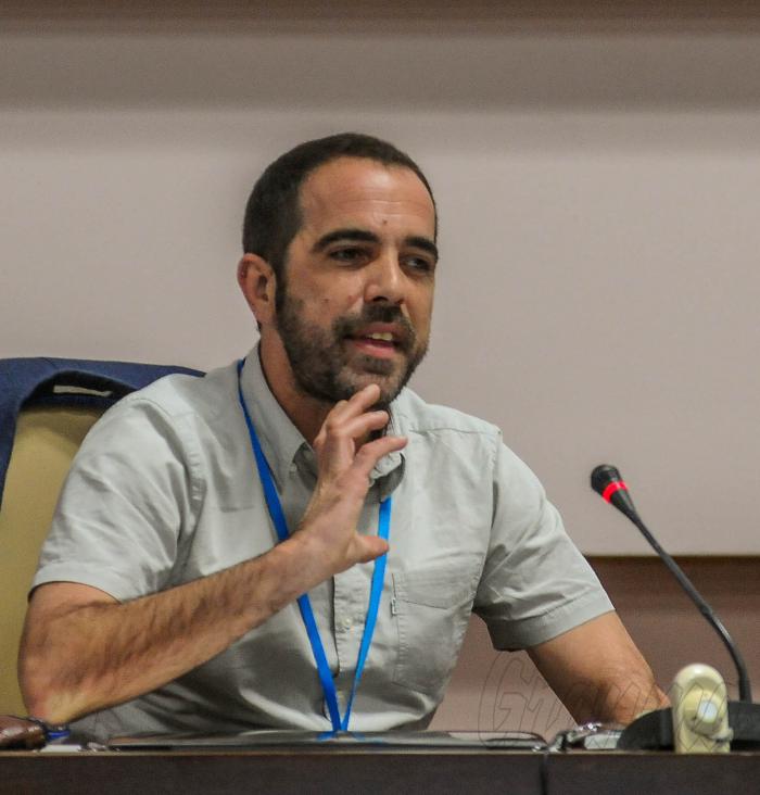 X Encuentro Internacional de investigadores y estudiosos de la información y la comunicación,  en el Palacio de Convenciones de La Habana, Conferencia, Justicia ecosocial para el desarrollo, del Dr en periodismo, Alejandro Barranquero, de España.