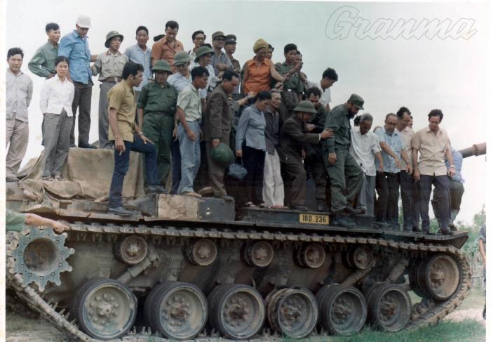 Visita de Fidel Castro a Vietnam- 1973-Sobre uno de los tanques norteamericanos capturados.
Publicada: 14/09/2013
Fid20484