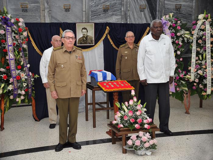 Rindió Raúl homenaje póstumo al Comandante del Ejército Rebelde Faure Chomón