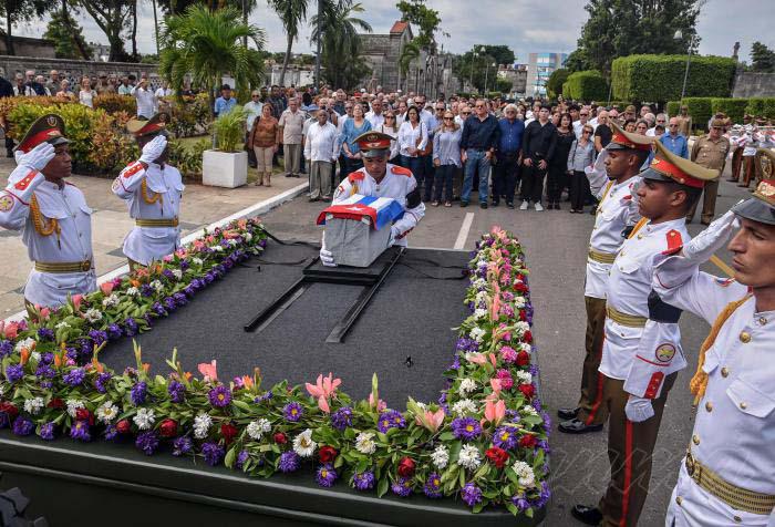 Con honores militares fue despedido el Comandante del Ejército Rebelde Faure Chomón Mediavilla. Foto: Ariel Cecilio Lemus 