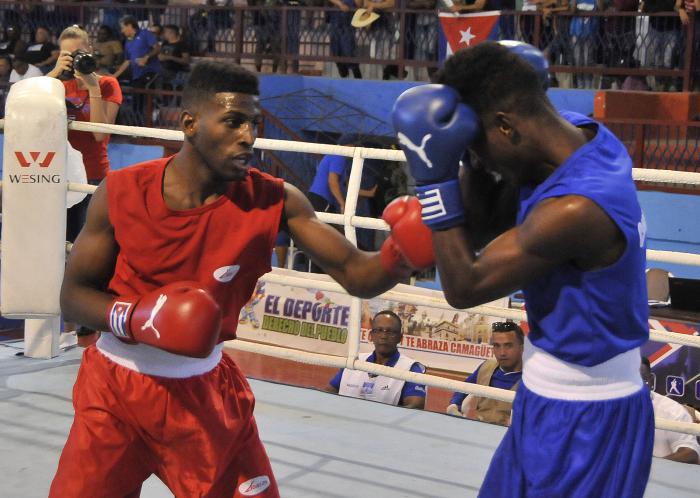 58 Edicion del Torneo Nacional de Boxeo Playa Giron-Camaguey 2019- combate de 63 kg entre  Andy Cruz de MTZ de rojo y Rogelandy Delis CAC de azul