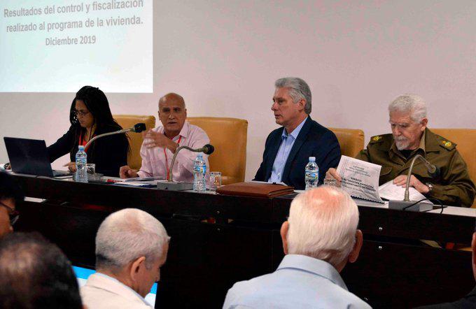 Díaz-Canel en la Comisión Industria, Construcciones y Energía