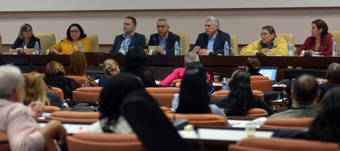 IX Legislatura de la ANPP. Trabajo de la comisión, educación, cultura, ciencia, tecnología y medio ambiente presidida por Miguel Díaz-Canel Bermúdez, Presidente de la República con el tema de la Memoria Histórica.