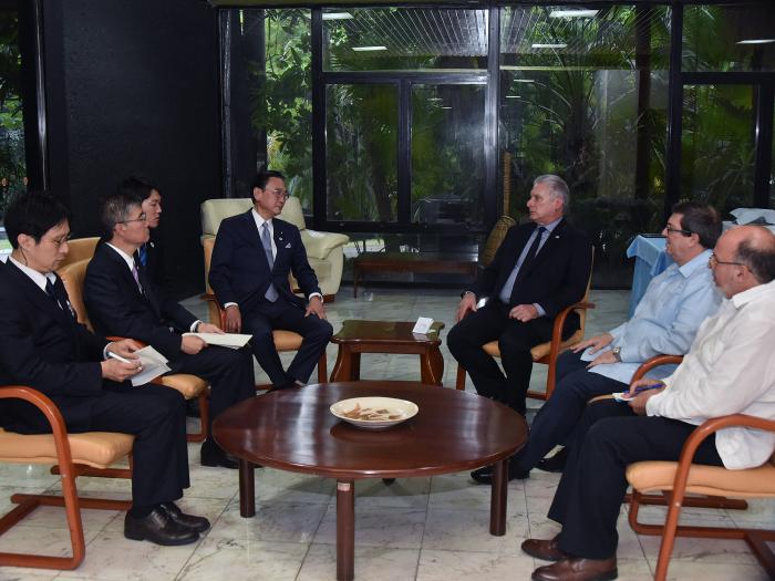 Recibió Díaz-Canel al enviado especial del Primer Ministro de Japón