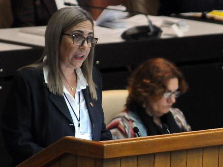 A pesar del recrudecimiento de las medidas del Gobierno estadounidense contra el pueblo cubano, los proyectos de políticas sociales no cesarán, afirmó la Ministra de Finanzas y Precios. Foto: José M. Correa