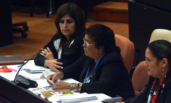 Cuarto periodo ordinario de sesiones de la IX Legislatura de la ANPP, presidida por el General de Ejército Raúl Castro Ruz, Primer Secretario del CCPCC, Miguel Díaz-Canel Bermúdez, Presidente de la República de Cuba, Esteban Lazo Hernández, presidente de la ANPP y del Consejo de Estado.