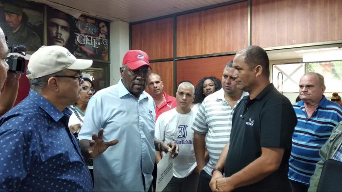 Recorre Salvador Valdés Mesa proyectos de desarrollo local en la capital