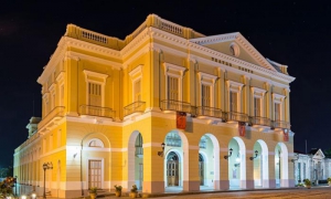 El majestuoso teatro Sauto.