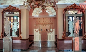 Vestíbulo del teatro Sauto.
