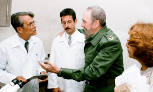 Fidel y medicos cubanos