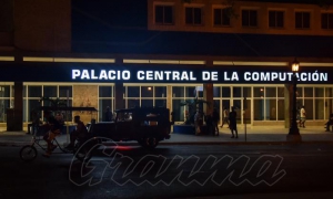 Las luces son la carta de bienvenida de varias instituciones y centros capitalin