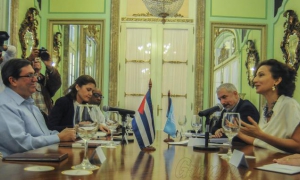 Canciller cubano y directora general de la Unesco dialogan en La Habana