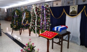 Raúl despide a Faure Chomón con una guardia de honor