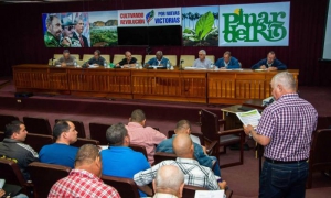 Exhorta Valdés Mesa a acortar plazos en inversiones agrícolas de Pinar del Río