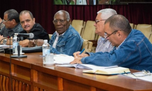 Exhorta Valdés Mesa a acortar plazos en inversiones agrícolas de Pinar del Río