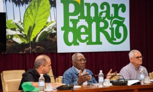 Exhorta Valdés Mesa a acortar plazos en inversiones agrícolas de Pinar del Río
