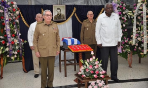 Rindió Raúl homenaje póstumo al Comandante del Ejército Rebelde Faure Chomón
