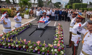 Ofrendas florales a Faure Chomón