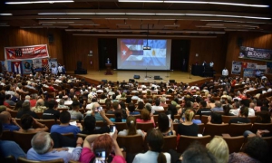 Acto de solidaridad con Cuba en la Universidad de Buenos Aires