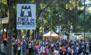 Padres y chicos aprovechan cada espacio para sentirse en familia