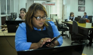 Funcionarias de Etecsa responden las preguntas de la ciudadanía