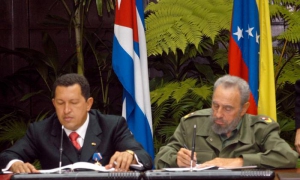  Fidel Castro y Hugo Chàvez, firman acuerdos