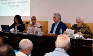 Díaz-Canel en la Comisión Industria, Construcciones y Energía