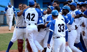 Beisbol serie 59 IND vs Stg Stailer Hernandez