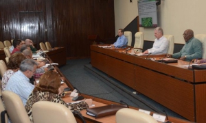 Presidente cubano chequea acciones para incrementar producción de alimentos y of