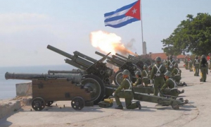 Salvas de artillería en saludo al triunfo de la Revolución