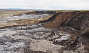 Paisaje con derretimiento del permafrost en la provincia de Nunavut (Canadá).