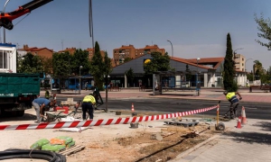 Obreros trabajando en Madrid durante la primera ola de calor de 2019