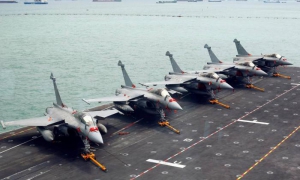 Cazas de la Armada francesa a bordo del portaaviones Charles de Gaulle 