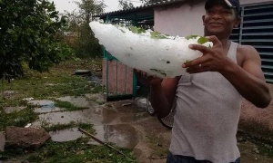 Bloque de hielo producto de la granizada acaecida en Santa Clara, Villa Clara, e