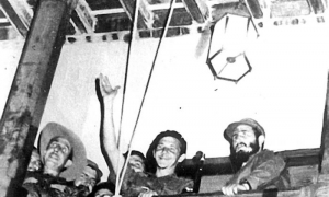 El primero de enero de 1959, desde el balcón del Ayuntamiento de Santiago de Cub