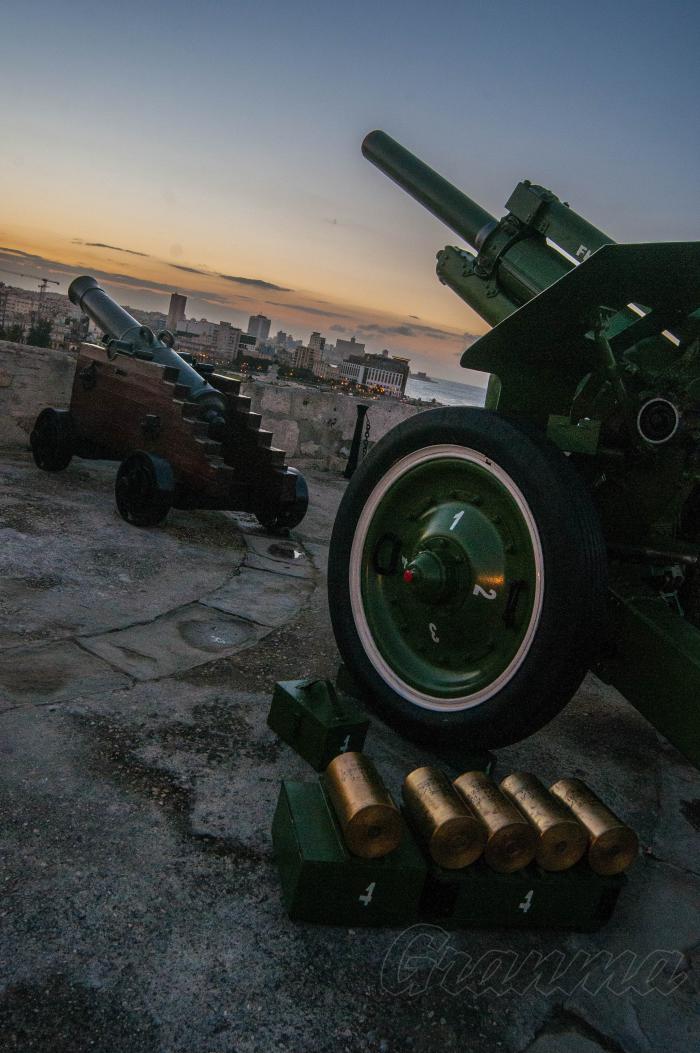 21 salvas en honor al 61 Aniversario del Triufo de la Revolución Unidad mixta compuesta por combatientes de la gran unidad de tanques Rescate de Sanguilí, Orden Antonio Maceo y la Escuela Inter Armas de la FAR: General Antonio Maceo, Orden Antonio Maceo